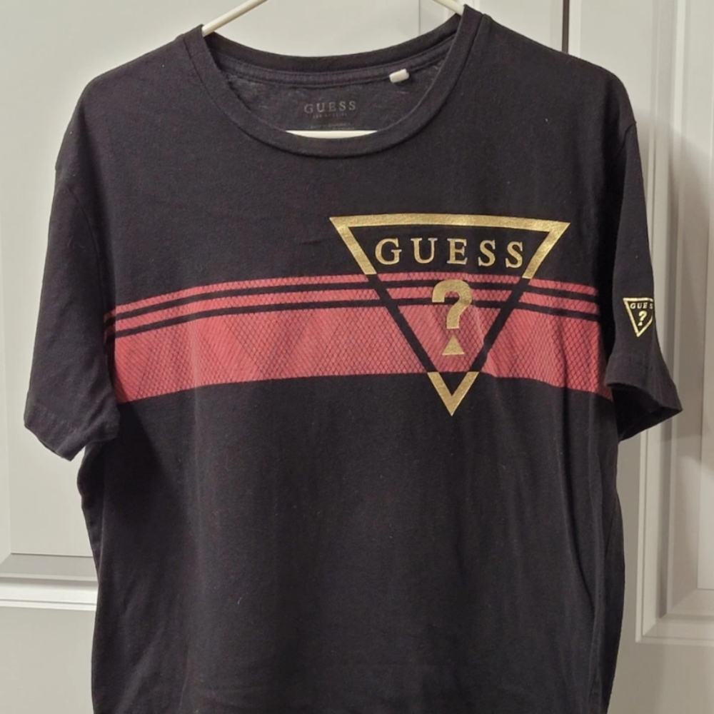 Guess T-Shirt Men's Size: Large
